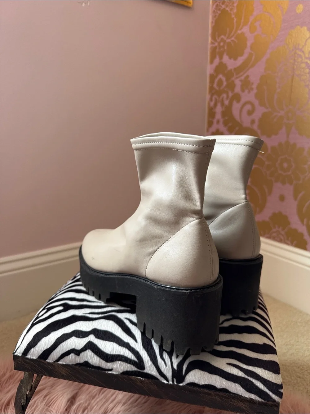 Frame Denim Cream/Gray Platform Ankle Boots with Chunky Black Sole size 9